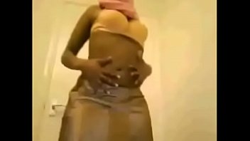 Preview 2 of Xxxexxx - Muslim Taking off her Clothes