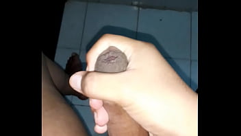 Preview 1 of Nipple Suck Japanaese Squirt - Chico de 61 (alreves) masturbandose