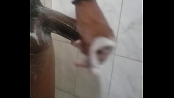 Preview 1 of Sexy Gay Porno - masturbandome en la ducha