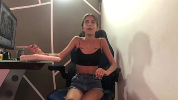Preview 2 of Yoga Guru Sexy Video - Piscologa sexual no se aguanta las ganas de ver mi verga grande y me la follo por su co&ntilde_o apretado