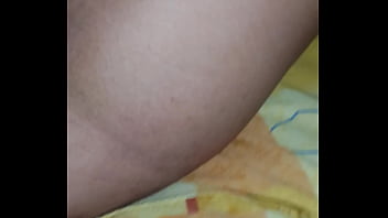Preview 3 of Hairy Armpit Girls Sex - Revisando amiga gemela