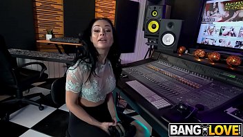 Preview 2 of Mira Como Me Cogen Cornudo 2016 - From Russia To Bang Crystal Rush