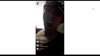 Preview 3 of Usa Schoolxxx Video Sexporn - Puta Muestra Sus Tetas En Live en Instagram