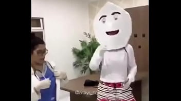 Preview 2 of Nikoule Mich - Ze gotinha safado dando vapo no corona