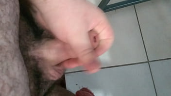 Preview 1 of Extra Class School - Punhetinha depois do banho
