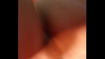 Preview 1 of Tante Cantik Ngentot Anak Tiri - Cheguei  em Bh.. desci do aviao sem calcinha... peguei uber e ja tava completamente melada