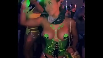 Preview 1 of Amazing Grandmom - Hermosa marciana visita mi fiesta
