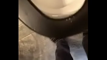 Preview 2 of Poro Xx - Taking a piss