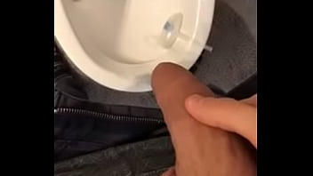 Preview 4 of Poro Xx - Taking a piss
