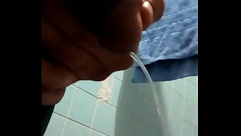 Preview 4 of Bubble Ass Pornstar - Meada amarilla al llegar a casa,  ya me andaba