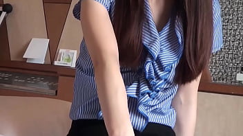 Preview 1 of Licking The Tip - 美人人妻熟女とアフタヌーンSEX