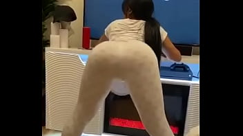 Preview 3 of Mama Ngentot Anak Tiri - Hot Lightskin girl Twerks