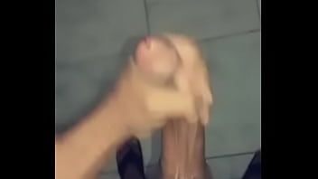 Preview 3 of One Boy Fuck All Family - Batendo punheta e gozando no banho