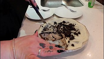 Preview 4 of Facesitting Femdom Handjob - Zo&#039_s House Oreo Ice Cream Pie