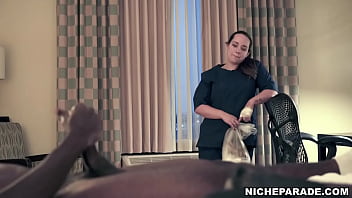 Preview 2 of Colejialas Con Negros - NICHE PARADE - Hotel Maid Watching Me Jerk Off