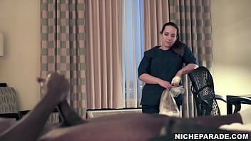 Preview 3 of Colejialas Con Negros - NICHE PARADE - Hotel Maid Watching Me Jerk Off