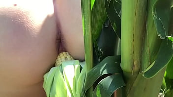 Preview 2 of Xxx Seksi 2018 - Riley Jacobs playing in corn field