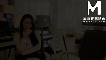 Preview 2 of Six Video Bipi - ModelMedia Asia - The immoral teacher willingly swallowed semen for money