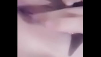 Preview 2 of Enbe Sxx - Novinha s&oacute_ na dedadinha