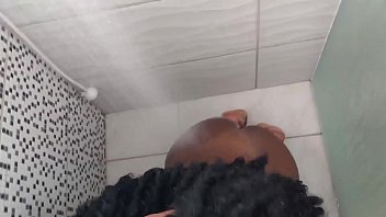 Preview 3 of Seachdenada Porno - comendo a acaraj&eacute_ no chuveiro - Joy Cardozo - Bruna Black  -