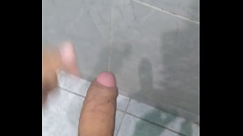 Preview 2 of Hijab Tube Office - Pasando la cuarentena muy caliente/ Paja en el ba&ntilde_o
