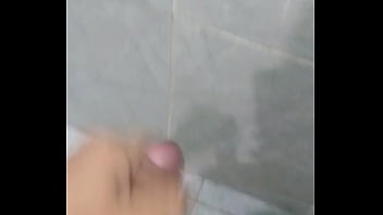 Preview 3 of Hijab Tube Office - Pasando la cuarentena muy caliente/ Paja en el ba&ntilde_o
