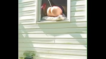 Preview 2 of U S E Famliy - Mi Vecina Sacando Chorros Por La Ventana