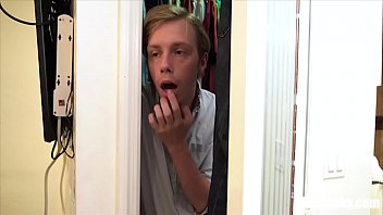 Preview 2 of Vdeos De Pornogrfia - Has Unattended Feelings For His STEPDAD