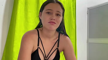 Preview 1 of Unsatisfied Wife Sex - Mi hermanastra guarda el secreto cuando me ve masturb&aacute_ndome de no contarle a mis padres a cambio de follarla duro. Hg