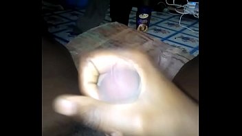 Preview 2 of La Tomo Ala Fuerza - Handjob