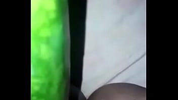 Preview 3 of Sexmmfcaseiro - sticking the cucumber in the pussy