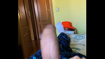 Preview 3 of Beautiful Legged Amature Girl - &iquest_Quien quiere jugar con mi polla?