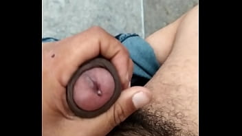 Preview 4 of She Tied Him Down To Cum - Pene gordo masturbado por zurdo en Le&oacute_n