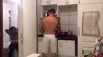 Preview 1 of Nurul Hidayah Gang Bang - Cheguei do trabalho louca de tes&atilde_o e ataquei meu namorado na cozinha Belfort assista completo no red