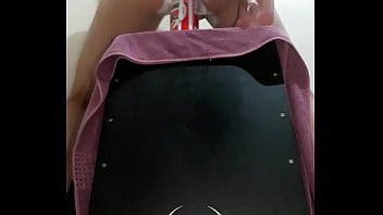 Preview 3 of Janda Janda Hebat - Sentando em uma mortadela pra matar a tes&atilde_o   Wallaf