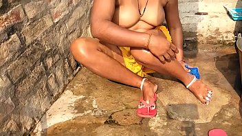 Preview 2 of Mia Khalifa Xx Video - Indian Desi Aunty Topless Outdoor Bath Capture Radhika Bhabhi