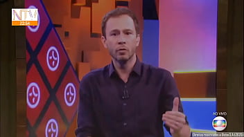 Preview 3 of Mom Fox Porns - TIAGO LEIFERT COMENDO O CU DO PYONG AO VIVO NA GLOBO