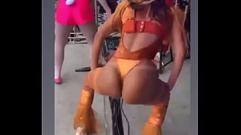Preview 1 of Forced Sex Videos Romantic - Anitta dan&ccedil_ando com o bundao no carnaval