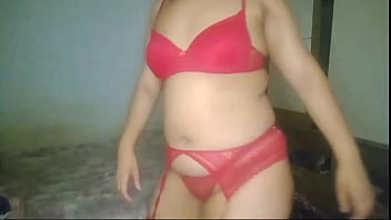 Preview 1 of Ystep Mom - SAFADA DE 4 DAN&Ccedil_ANDO COM A BUCETA MOLHADINHA ESPERANDO VARA