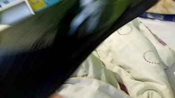 Preview 2 of Latina Cries After Facial - Gozando no chinelo Havaianas do meu amigo e depois lambendo e engolindo toda a porra