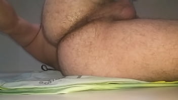 Preview 4 of Carmel Moore Anal Masturbation - Alargando cuzinho com um tubo de perfume