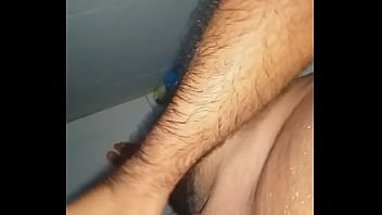 Preview 3 of Hellsmoms - Masturba&ccedil_&atilde_o no banho