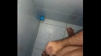 Preview 1 of Hellsmoms - Masturba&ccedil_&atilde_o no banho