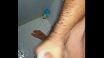 Preview 4 of Hellsmoms - Masturba&ccedil_&atilde_o no banho