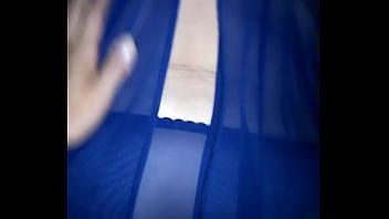 Preview 4 of Laura Curva - azul.. rico culo