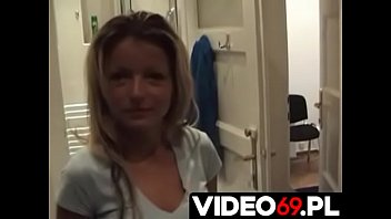 Preview 1 of Saudia Arabia Kissing - Polskie porno - Lodzik w łazience za kasę
