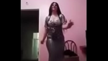 Preview 3 of Chapinas Chimando En El Monte - My step sister Saida dance
