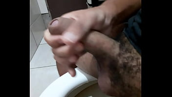 Preview 2 of Neek Terma - Masturbando pau no banheiro para relaxar