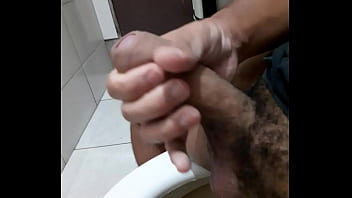 Preview 1 of Neek Terma - Masturbando pau no banheiro para relaxar