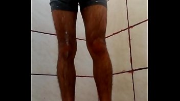 Preview 4 of Teen Hairy Ass - magrinho no banho